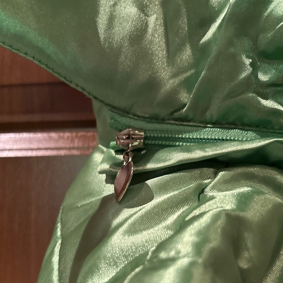BNWT metallic green down puffer that converts into vest with removavle hood - Picture 3 of 9